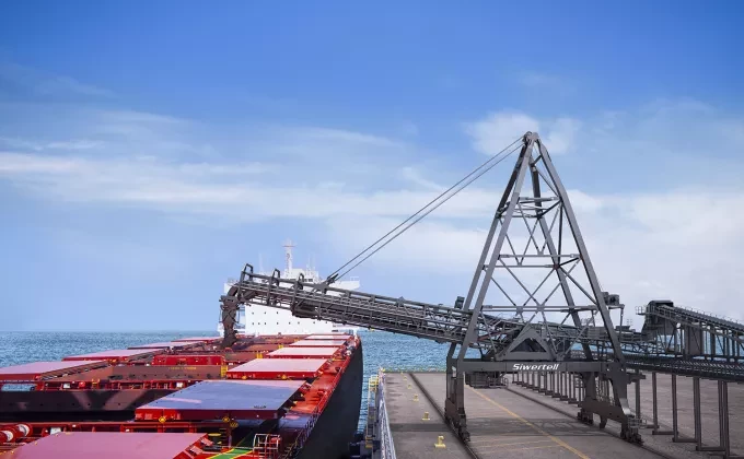 ship loader in port