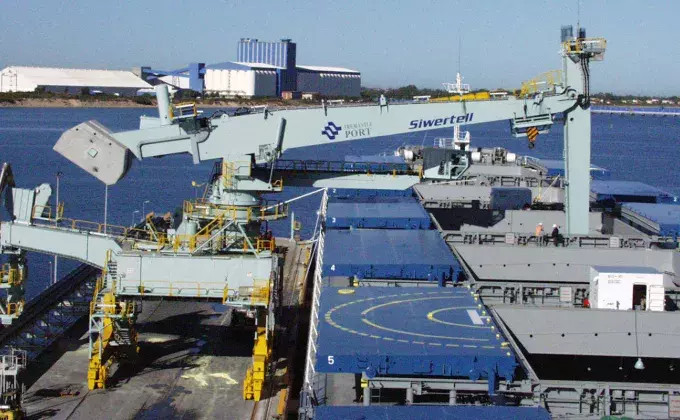 Siwertell ship unloader