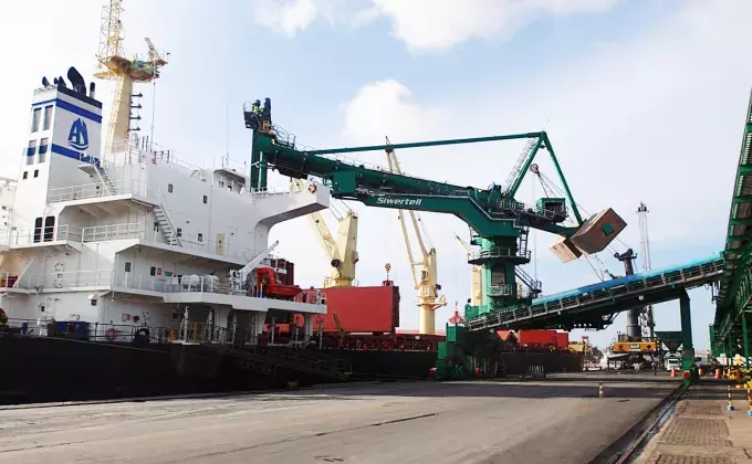 Siwertell ship unloader