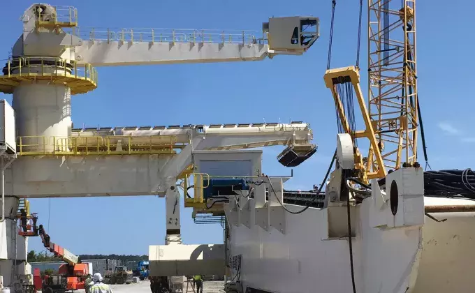 Siwertell ship unloader