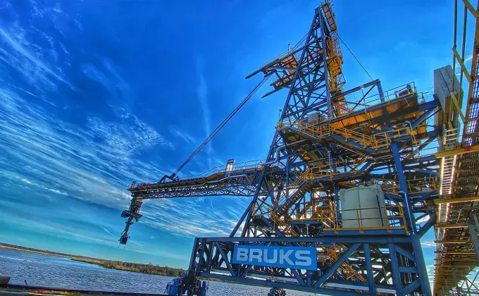 Bruks Siwertell ship loader handling sulfur