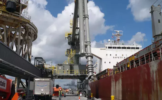 Siwertell ship unloader