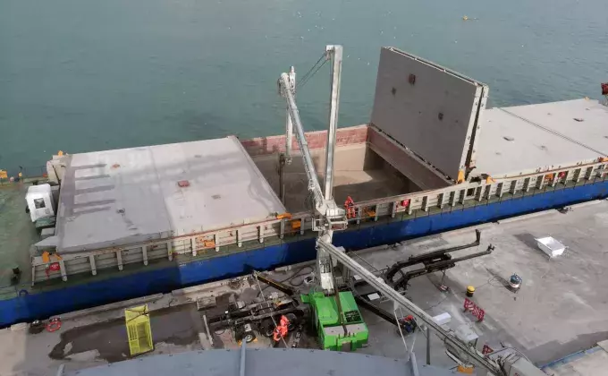 Mobile unloader, electric powered