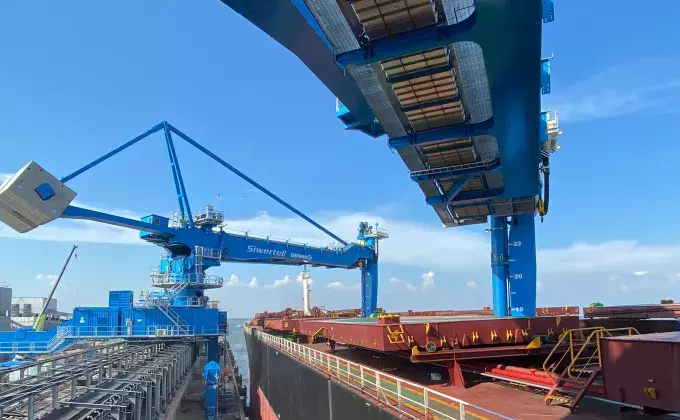 Siwertell ship unloader