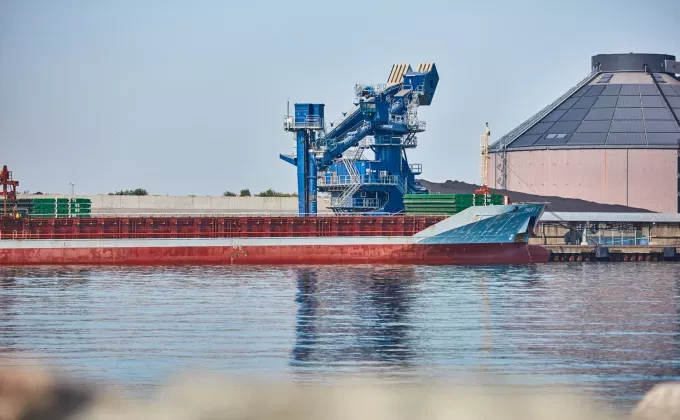 Siwertell ship unloader