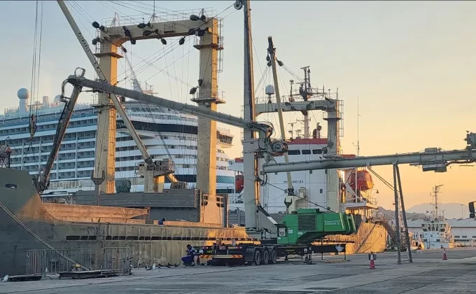 Road mobile ship unloader Bruks Siwertell