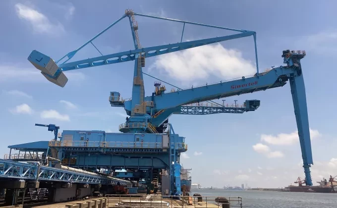 Siwertell ship unloader