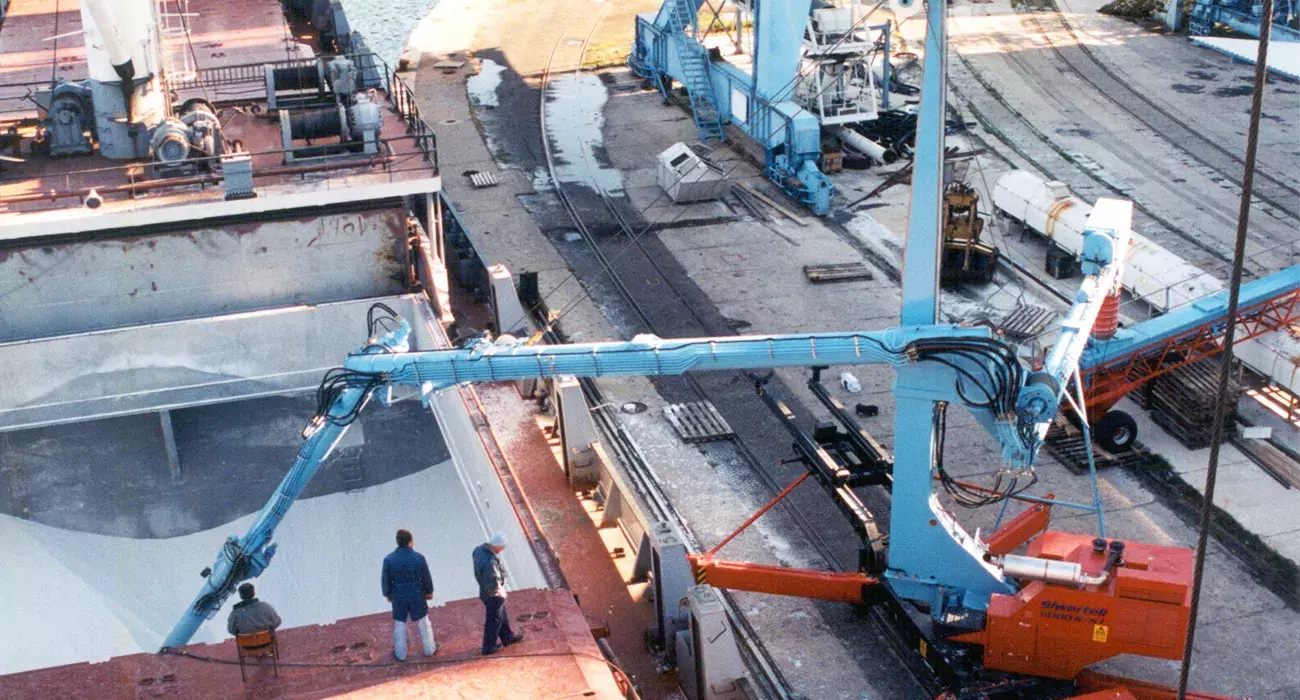 Blue Siwertell Mobile unloader in operation