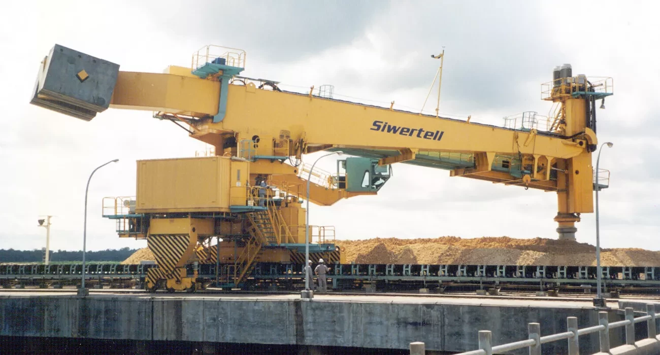 Yellow Siwertell Ship unloader in operation