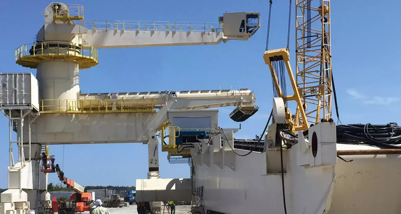 Siwertell ship unloader