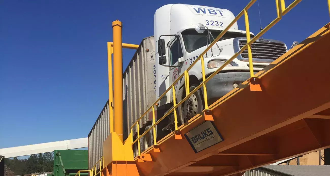Bruks Siwertell truck unloading
