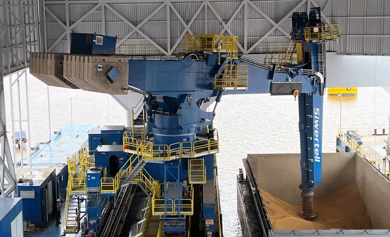 Siwertell ship unloader