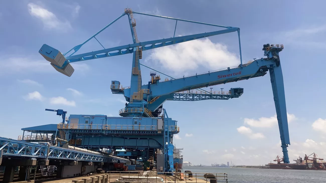 Siwertell ship unloader